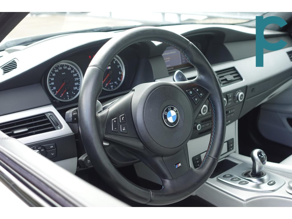 BMW M5 5-serie Touring Volleder l toptstaat l onderhoud l Silverstone II int + ext